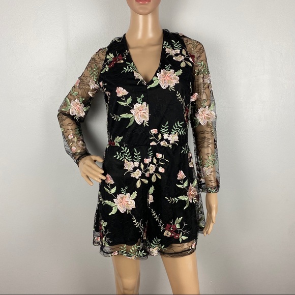 NEW TOPSHOP FLORAL EMBROIDERED LACE ROMPER - Picture 2 of 5